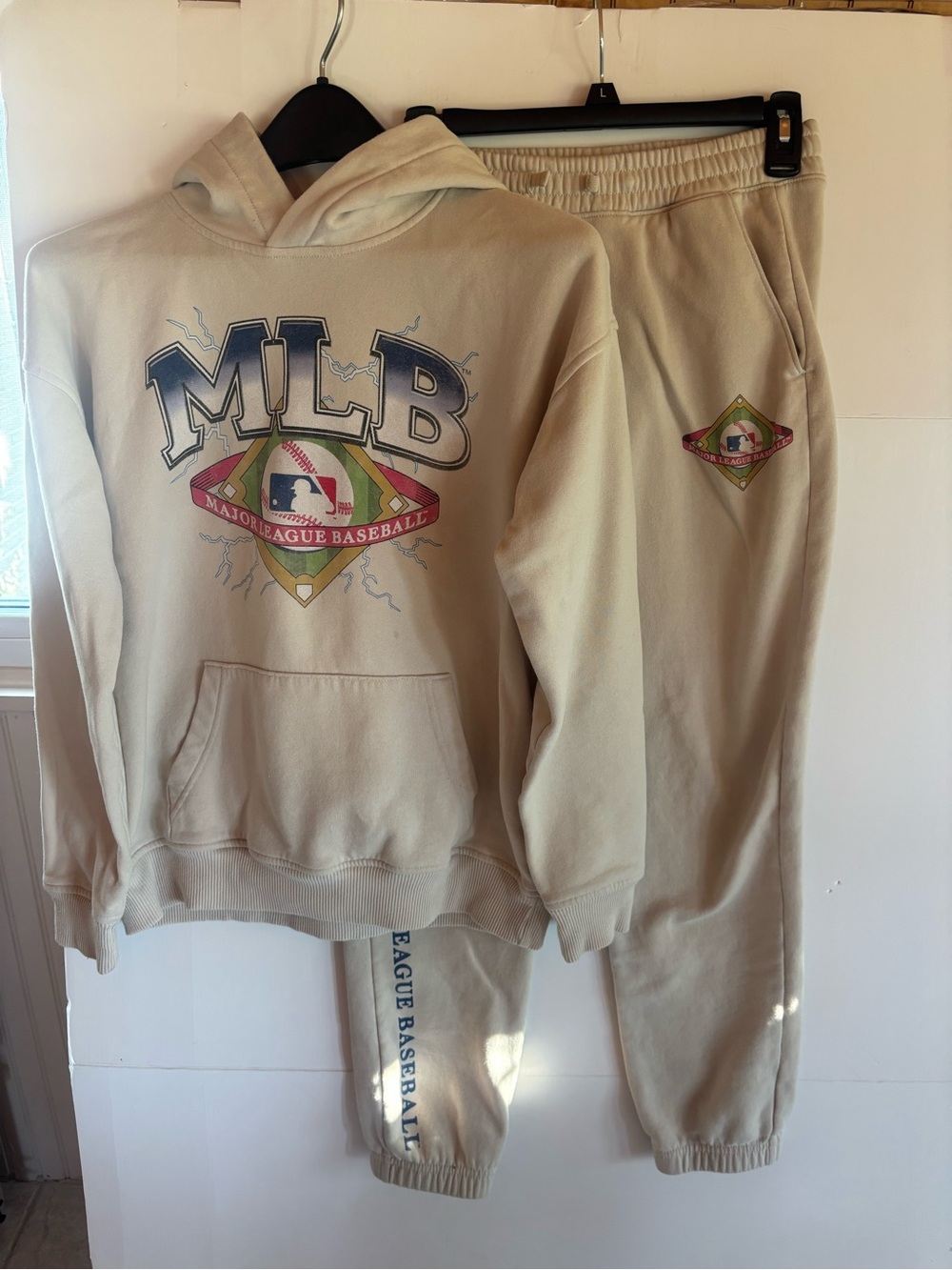 Abercrombie Kids Boys Size 15/16 MLB Logo Beige Pullover Fleece Hoodie/Pants Set